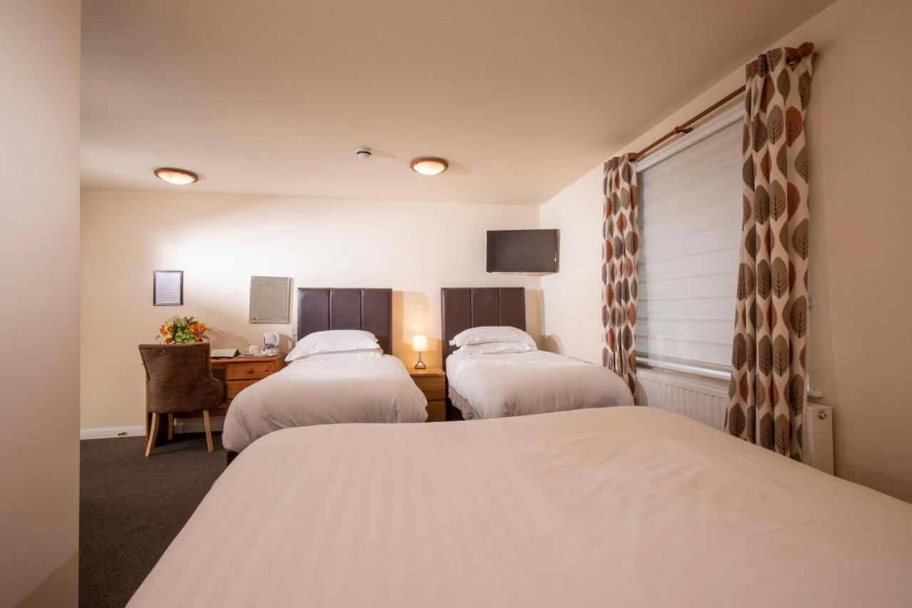 Sheering  The Cock Inn Hotel מראה חיצוני תמונה